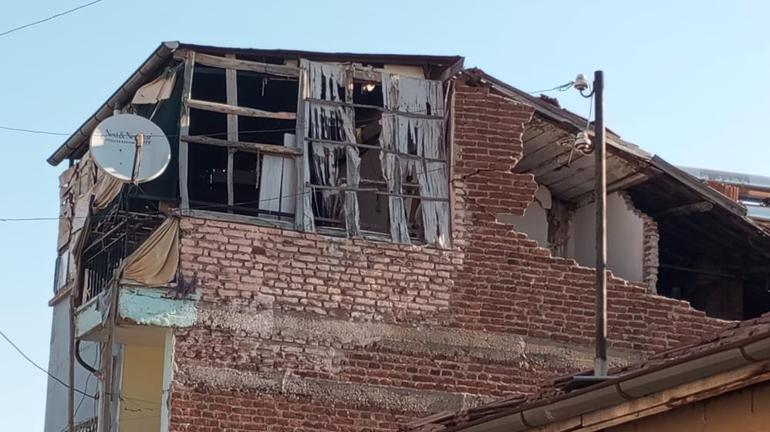 Malatyada 5 büyüklüğünde deprem 2 katlı evde göçük oluştu