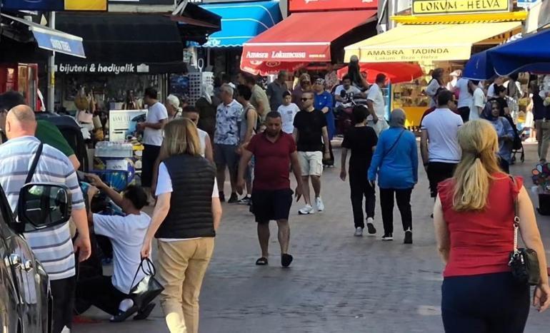 7 bin nüfusu var ama 3 günde 100 bine çıktı Kentte adım atılacak yer kalmadı