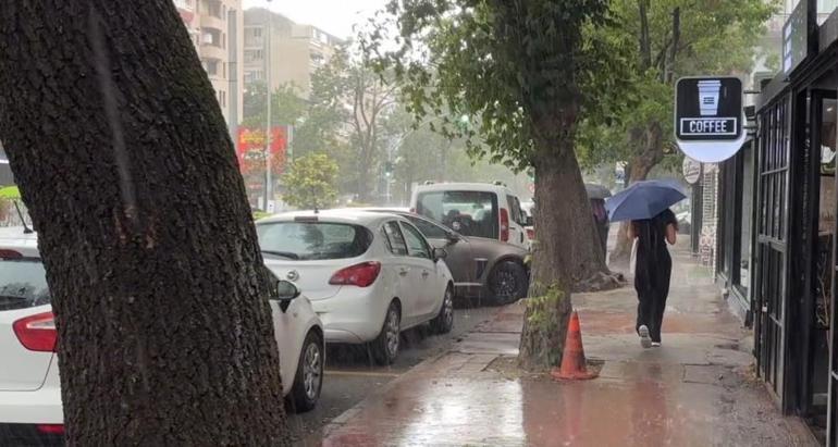 Kocaelide bir anda bastırdı Sağanak yağmur hayatı felç etti