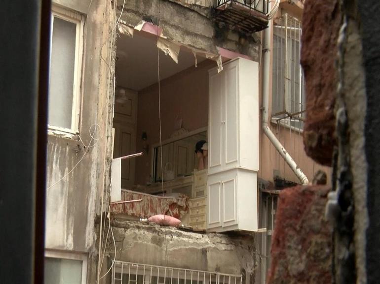 Şişlide deprem korkusu: Bir binanın duvarı çökünce mahalleli paniğe kapıldı