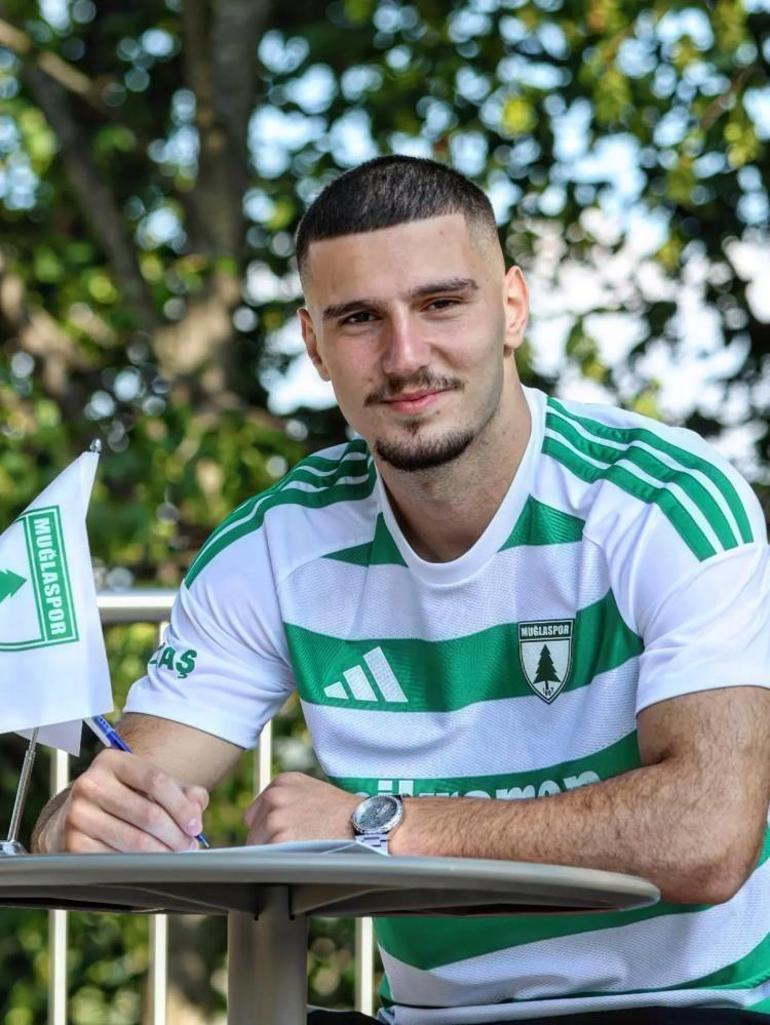 Trabzonsporun golcüsü 1. Lig takımına transfer oldu