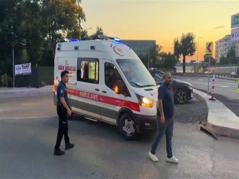 Bakırköyde korkunç kaza: Hakimiyeti kaybedip refüje çarptı