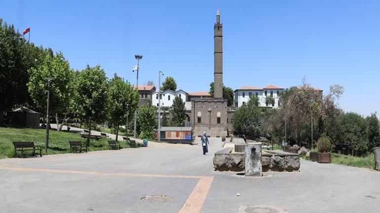 Diyarbakırda termometreler 40 dereceyi aştı, sokaklar boş kaldı