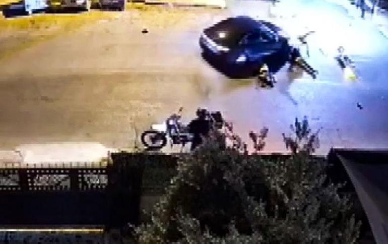 Mersinde dehşet anları Kaza yaptı otomobiliyle yaralıları ezerek kaçtı; o anlar kamerada
