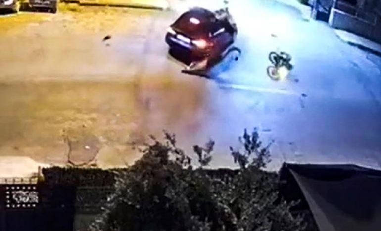 Mersinde dehşet anları Kaza yaptı otomobiliyle yaralıları ezerek kaçtı; o anlar kamerada