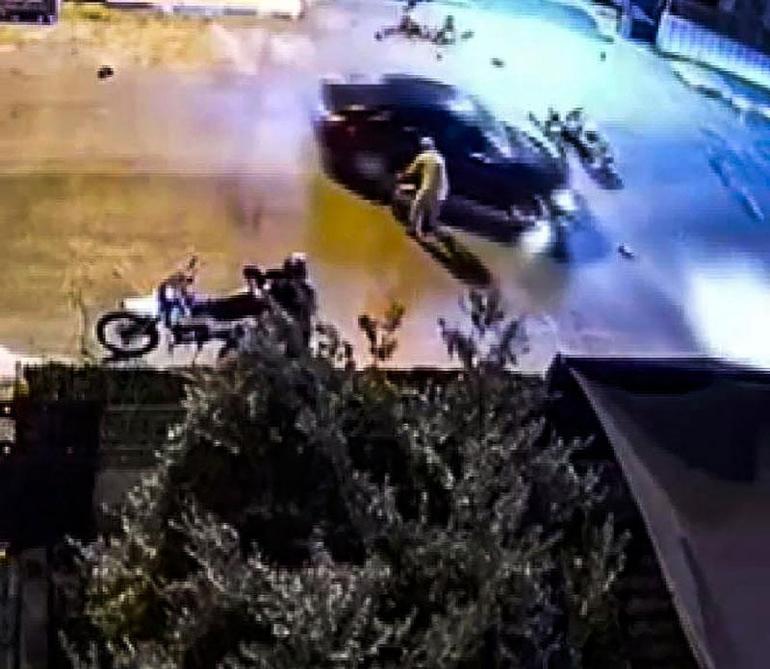 Mersinde dehşet anları Kaza yaptı otomobiliyle yaralıları ezerek kaçtı; o anlar kamerada