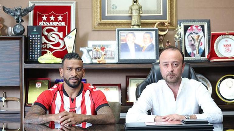 Sivassporun transfer tahtası açıldı 4 futbolcu kadroya katıldı