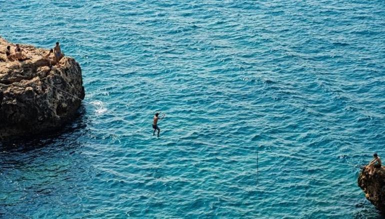 Antalyada deniz üstünde yürüdüler: Herkes ayağa kalktı