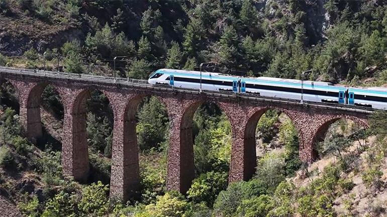 Milli Elektrikli Hızlı Tren 250 kilometre hıza ulaştı