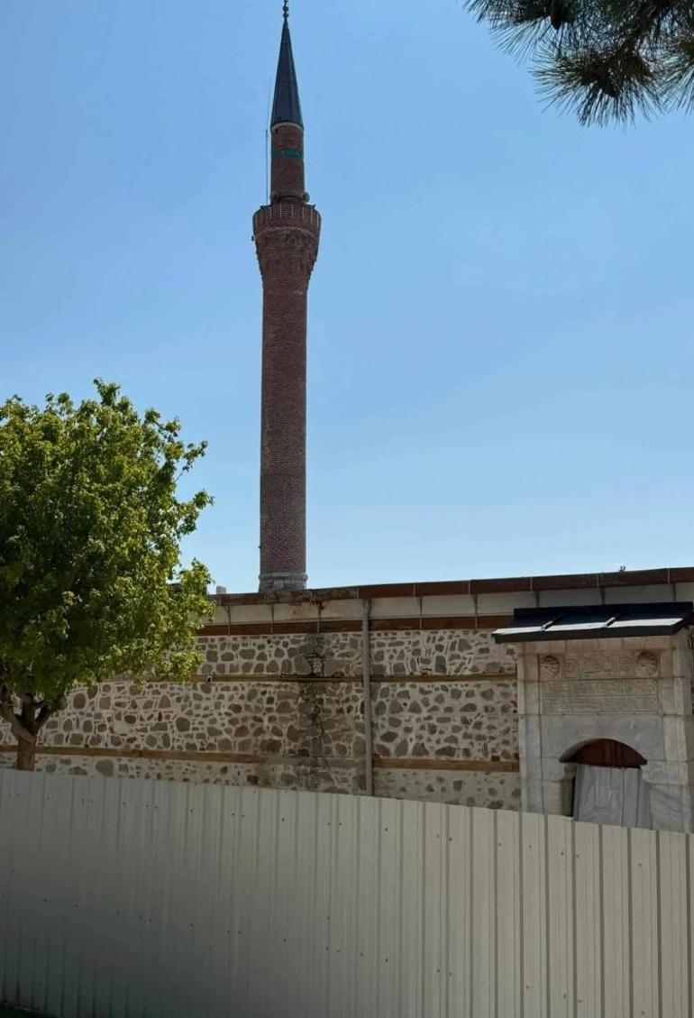 800 yıllık cami kapatılıyor: UNESCO listesindeydi