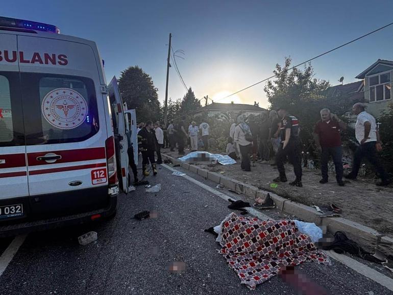 Katliam gibi kaza Tır, patpatı biçti 4 kişi can verdi, 9 yaralı var