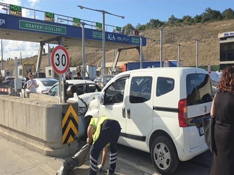Eyüpsultanda 4 araç birbirine girdi: 2 yaralı
