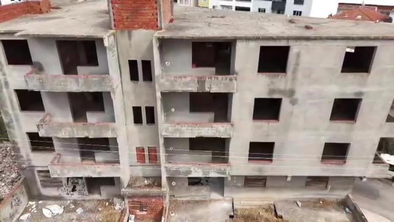 Bursada 30 yıldır tamamlanmayı bekleyen bina mahalleliyi tedirgin ediyor