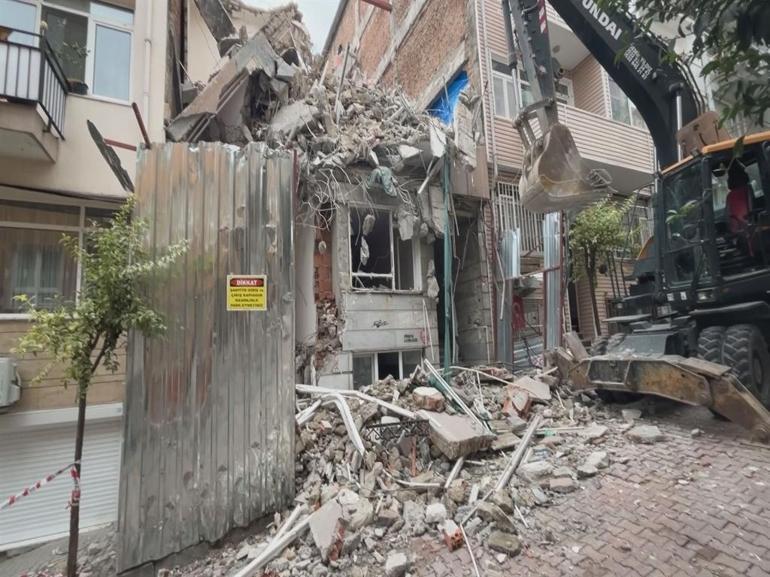 Beşiktaşta kentsel dönüşüm hasarı: Yan bina tahliye edildi
