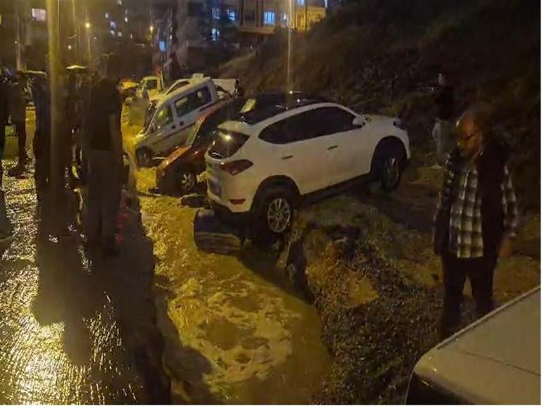 Ankarada yağmur sonrası kabus: 20 araç birden çukura gömüldü