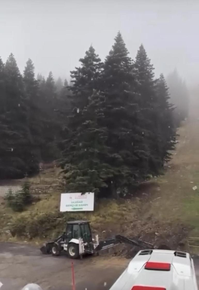 Kış turizminin beyaz cenneti Uludağa sezonun ilk karı yağdı