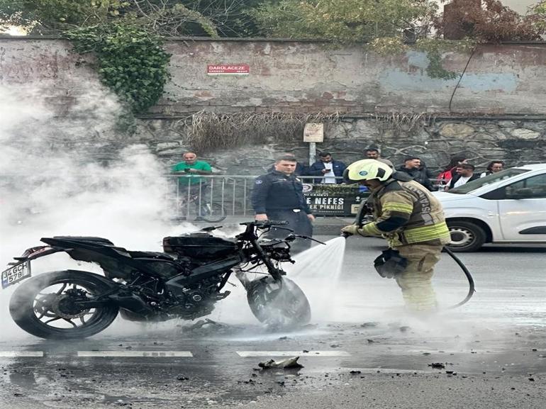 Şişlide seyir halinde alev aldı: Cadde ortasında alev topuna dönüştü