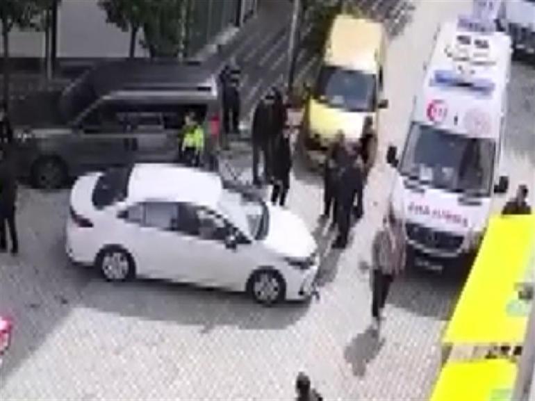 Zeytinburnunda iki araç kafa kafaya çarpıştı: Korkunç kazada bir kız çocuğu yaralandı