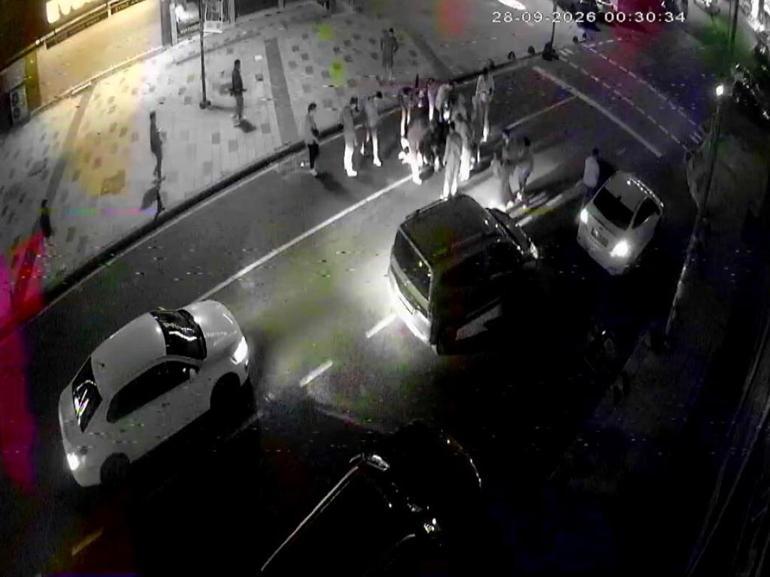 Arnavutköyde otomobil ile motosiklet çarpıştı: Kaza anında kameralar kayıttaydı