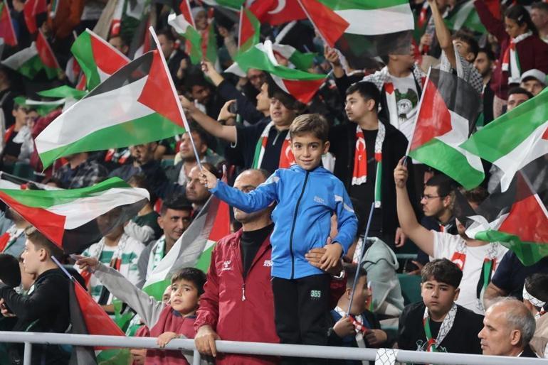 Konyaspor ile Filistin Milli Takımı arasındaki dostluk maçı Anlamlı mesajlar verildi