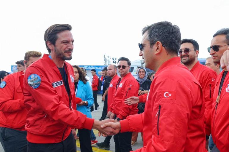 TEKNOFEST Güneydoğuya rekor katılım Selçuk Bayraktar Demirören Medya standını ziyaret etti