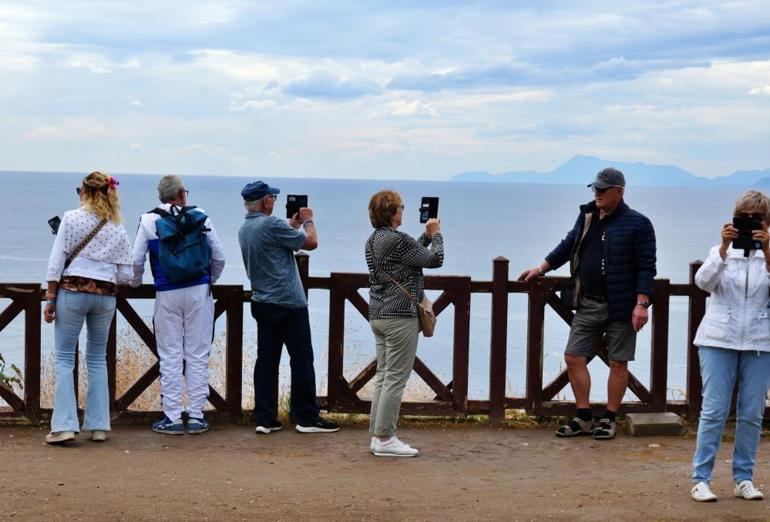 Antalyada turistler inanamadı Tam 40 metre, telefona sarıldılar