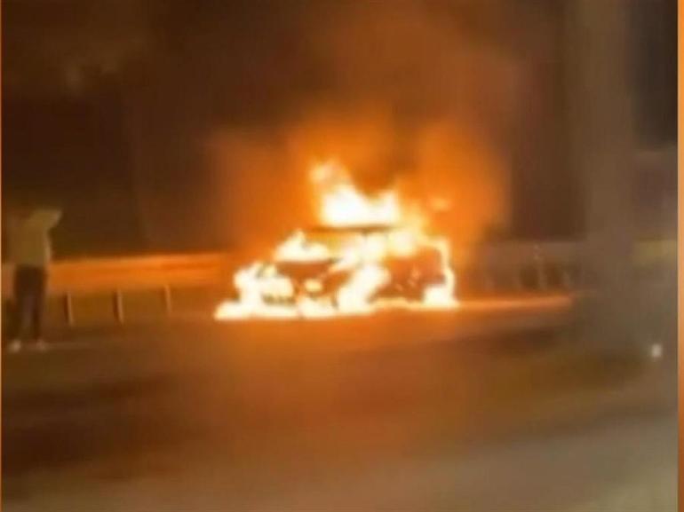 Küçükçekmecede seyir halinde alev aldı: TEM Otoyolunda korku dolu anlar