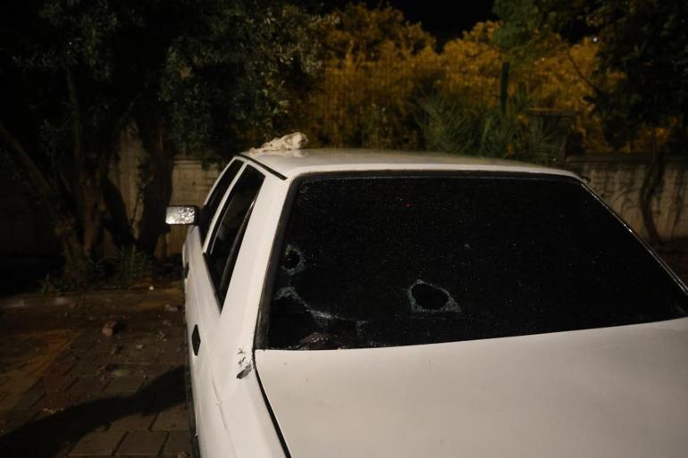 Adanada yıldırım paniği Araçlar hasar aldı, o anlar kameraya yansıdı