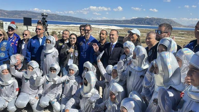 Bakan Kacır, Türk ve yabancı astronotlar ile Salda Gölü’nde bilim merkezi açtı