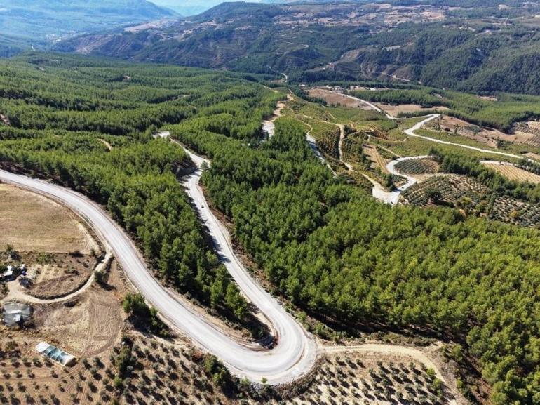 Denizlide iki aracın yan yana geçemediği yol yenilendi: 14 kilometrelik güzergâh açıldı