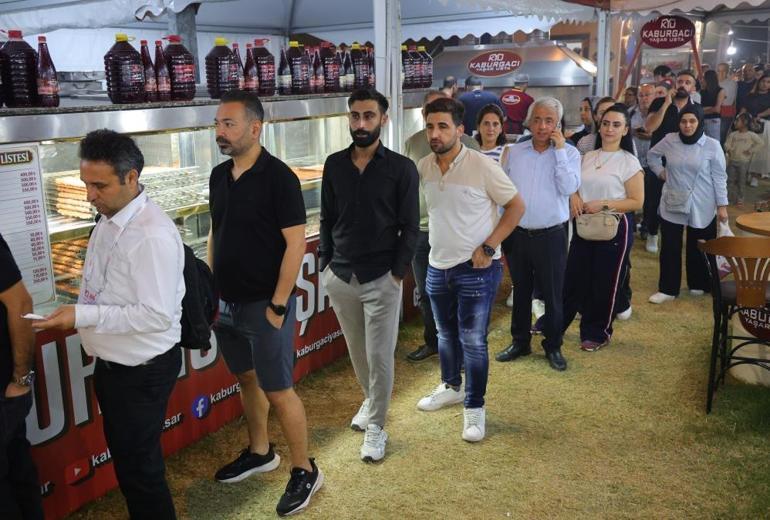 Adananın üstünü duman bulutu sardı Gören vatandaşlar kuyruk oluşturdu