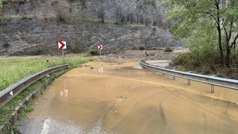 Sakaryada toprak kayması 2 mahalleye giriş kapandı
