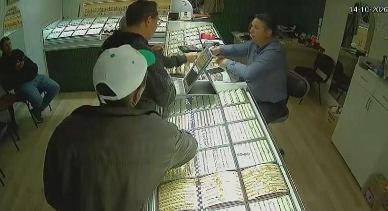78 yaşındaki adam altınlarını bozdurmaya geldi Sarrafın fark ettiği ayrıntı dolandırıcılığı önledi