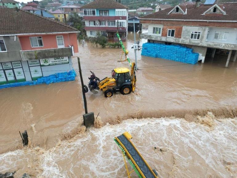 Sel mahalleyi yuttu Sular 50 santimetreye ulaştı