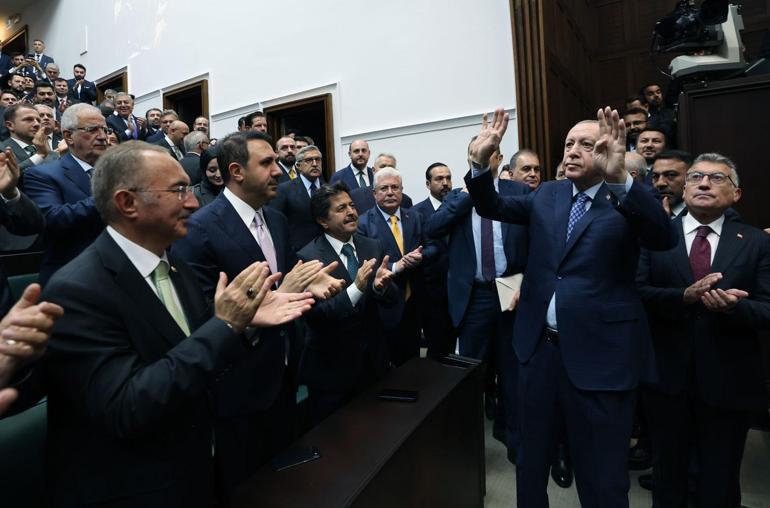 Cumhurbaşkanı Erdoğandan Özgür Özele tepki: Hayırdır kiminle savaştasınız