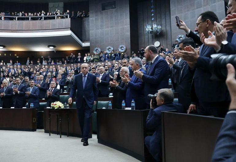 Cumhurbaşkanı Erdoğandan Özgür Özele tepki: Hayırdır kiminle savaştasınız