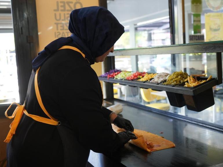 Erkek işi deyip desteklemediler Genç kadın, 20 yaşında döner ustası oldu
