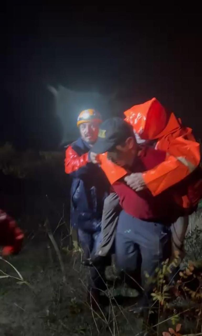 Mantar toplamaya giden yaşlı çift için seferber oldular: Jandarma sırtında taşıdı