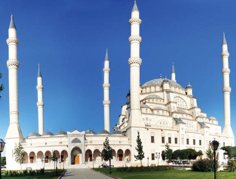 Şehrin sembolü: Sabancı Merkez Cami