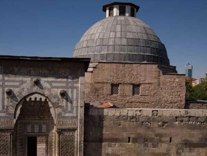 Karatay Medresesi (Çini Eserler Müzesi)