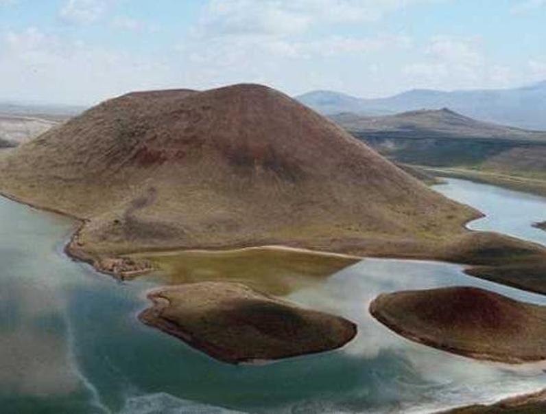 Meke Krater Gölü (Meke Maarı)