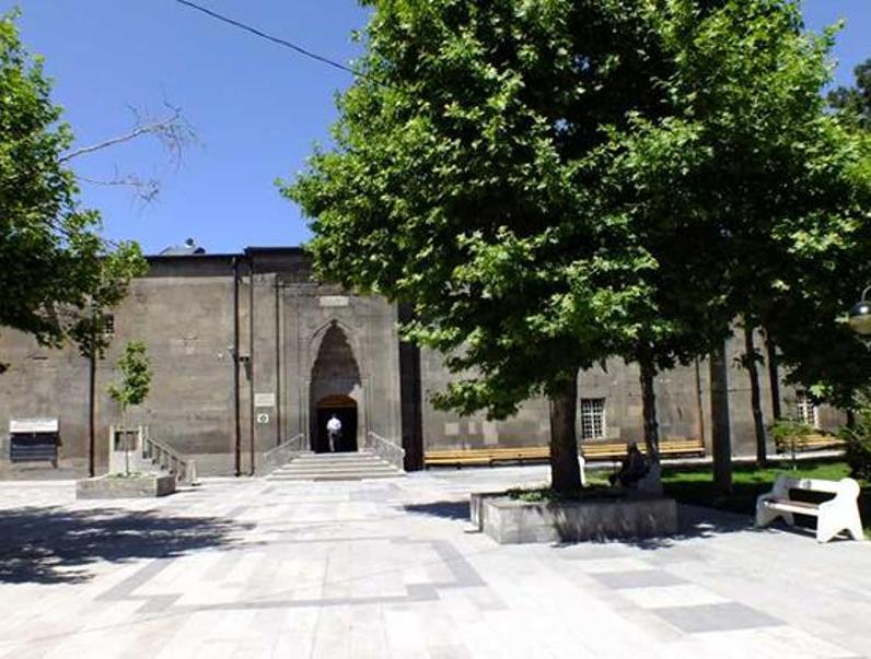 Hunat Hatun Külliyesi