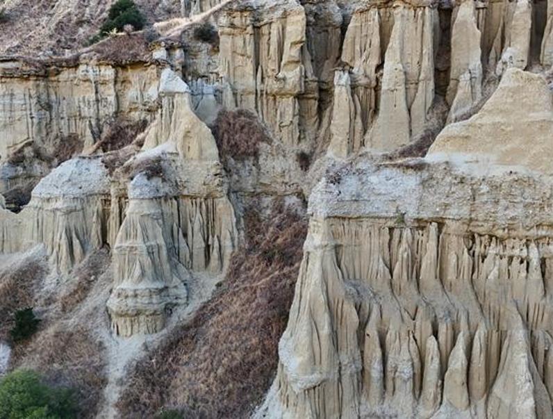 Kula Evleri ve Kula Peri Bacaları