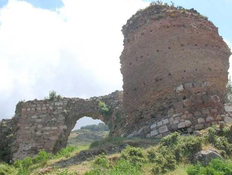 Manisa Kalesi ve Şehzadeler Parkı