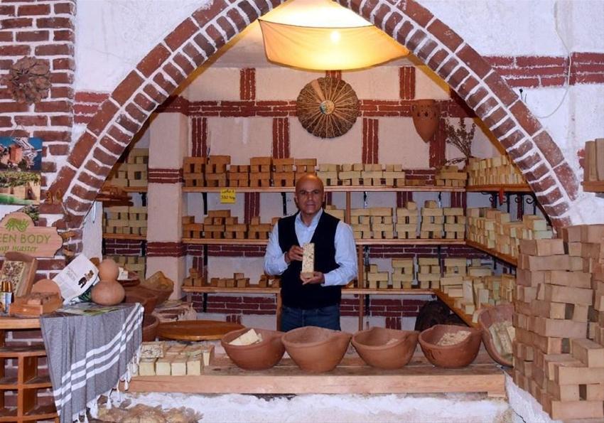 Sipariş yağıyor! Pişirmesi 3 gün sürüyor, 250 çeşit üretiyor...