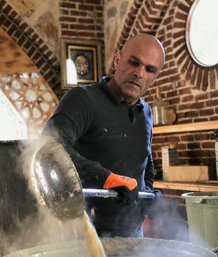 Sipariş yağıyor! Pişirmesi 3 gün sürüyor, 250 çeşit üretiyor...