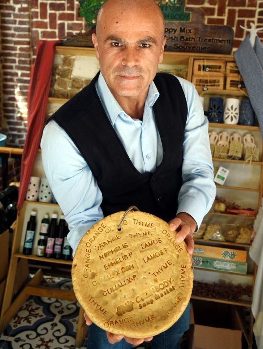 Sipariş yağıyor! Pişirmesi 3 gün sürüyor, 250 çeşit üretiyor...