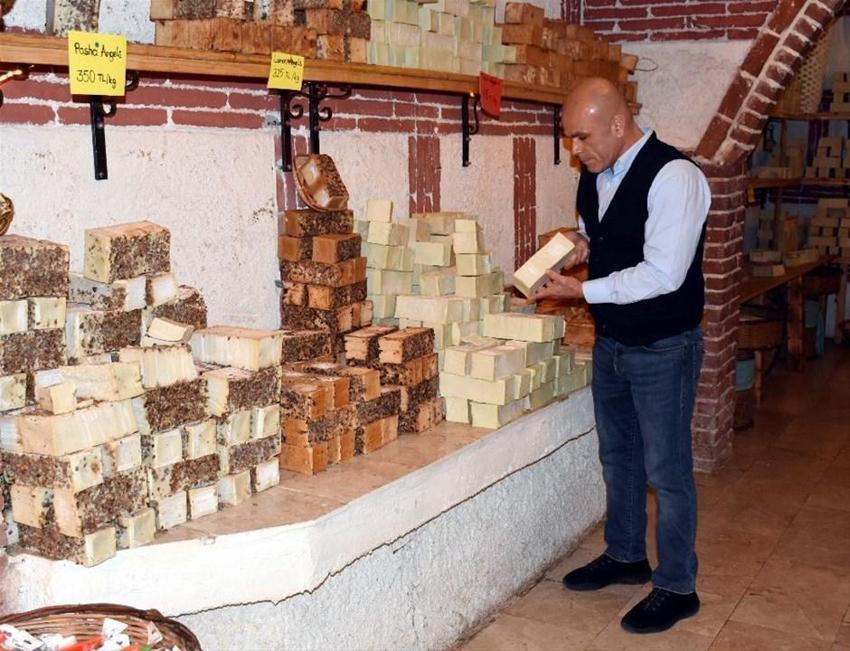 Sipariş yağıyor! Pişirmesi 3 gün sürüyor, 250 çeşit üretiyor...