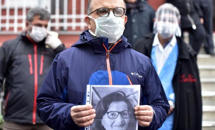 Corona virüsten hayatını kaybeden Prof. Dr. Öz için Cerrahpaşa'da 1 dakikalık saygı duruşu