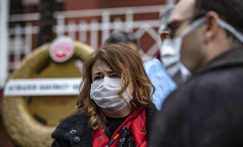 Corona virüsten hayatını kaybeden Prof. Dr. Öz için Cerrahpaşa'da 1 dakikalık saygı duruşu